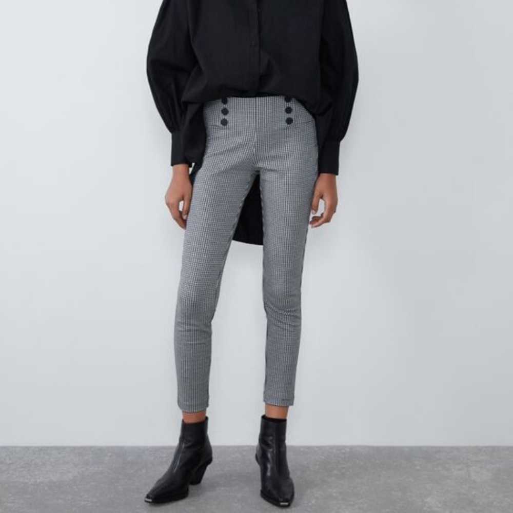 🆕NWOT🆕 Zara Buttoned Leggings